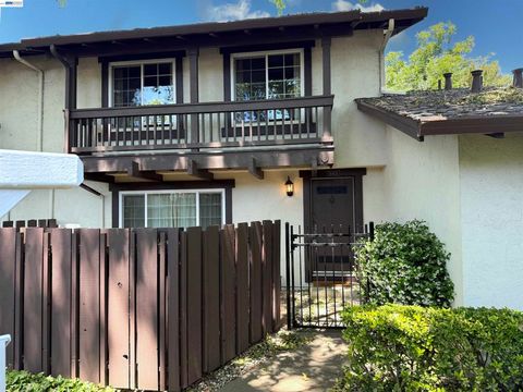 Photo of 36405 Sereno Cmn CMN, Fremont, CA 94536 (MLS # 41134572)