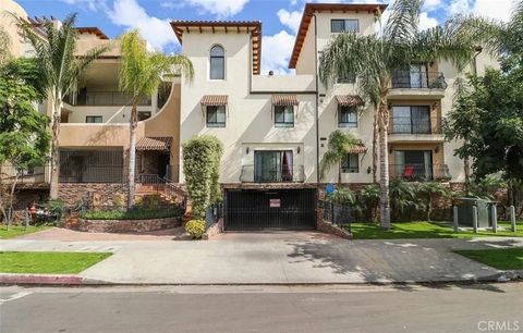 Photo of 5264 Satsuma Avenue #9, North Hollywood, CA 91601 (MLS # SR25276589)