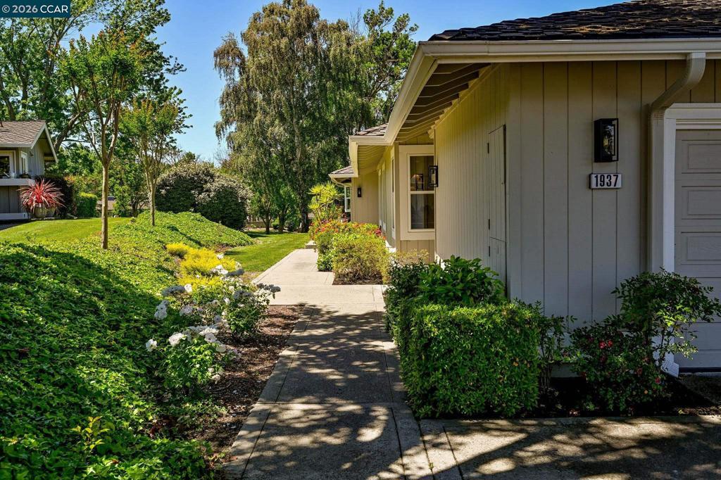 1937 W Rancho Verde Circle