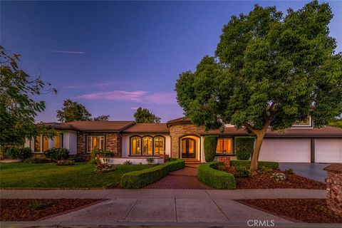 Photo of 586 Valley Gate Rd RD, Simi Valley, CA 93065 (MLS # SR26163566)