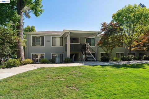 Photo of 1549 Oakmont Dr DR #4, Walnut Creek, CA 94595 (MLS # 41150620)
