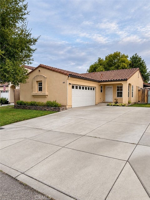 Photo of 44 Gray Pine AVE, Templeton, CA 93465 (MLS # NS26206956)