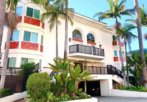 Photo of 425 S Catalina Avenue #4, Redondo Beach, CA 90277 (MLS # SB26128192)