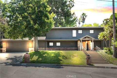 Photo of 20225 Allentown Drive, Woodland Hills, CA 91364 (MLS # SR25170589)