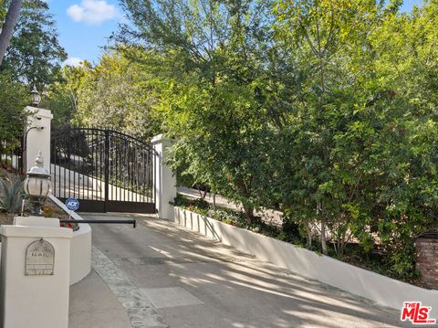 Photo of 4807 Brewster Drive, Tarzana, CA 91356 (MLS # 25619177)