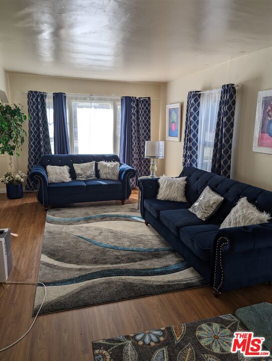 $3,600 FOR INGLEWOOD SECTION 8 TENANTS. RENT IS NEGOTIABLE FOR NON-SECTION 8 TENANTS. UNIT IS STAGED (FURNITURE IS NOT INCLUDED). WELCOME TO THIS WELL-MAINTAINED AND INVITING 3-BEDROOM, 1-BATH APARTMENT LOCATED RIGHT ON CRENSHAW BOULEVARD IN INGLEWOOD. STEP INTO A COZY LIVING ROOM THAT OPENS SEAMLESSLY TO A DINING AREA JUST OFF THE KITCHEN, PERFECT FOR RELAXING OR ENTERTAINING. THIS HOME FEATURES BEAUTIFUL HARDWOOD FLOORS AND A PRACTICAL LAYOUT WITH ALL THREE SPACIOUS BEDROOMS TUCKED DOWN A LONG HALLWAY FOR ADDED PRIVACY. EACH ROOM IS GENEROUSLY SIZED, OFFERING COMFORT AND FLEXIBILITY. A WONDERFUL PLACE TO CALL HOME IN A VIBRANT, CONVENIENT NEIGHBORHOOD. ADDITIONAL FEATURES INCLUDE A GENEROUSLY SIZED BACKYARD, PERFECT FOR OUTDOOR ENJOYMENT, AND A LONG DRIVEWAY. SITUATED WITHIN WALKING DISTANCE TO SHOPPING CENTERS, RESTAURANTS, GROCERY STORES, THE ICONIC FORUM, SOFI STADIUM, INGLEWOOD CASINO, THEATERS, AND MORE-THIS UNIT OFFERS UNBEATABLE CONVENIENCE IN A VIBRANT COMMUNITY. A PERFECT BLEND OF COMFORT, CHARM, AND LOCATION-THIS IS INGLEWOOD LIVING AT ITS BEST.