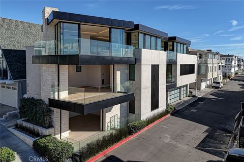 Photo of 2016 Ocean Dr, Manhattan Beach, CA 90266 (MLS # SB26001760)