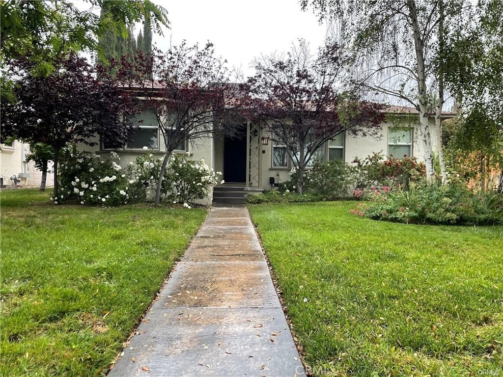 Welcome to 818 Oxford in Redlands, CA 92374! This cute and charming two-bedroom, one-bathroom house features original hardwood floors throughout, adding a touch of timeless elegance. Enjoy the remodeled kitchen and bathroom, equipped with modern amenities for your convenience. Central air and heat ensure comfort in all seasons. Outside, a beautiful backyard with a patio cover provides the perfect setting for relaxation and entertaining. Don't miss the chance to make this delightful house your new home! Washer, Dryer, & Fridge Included. Landscaping included.