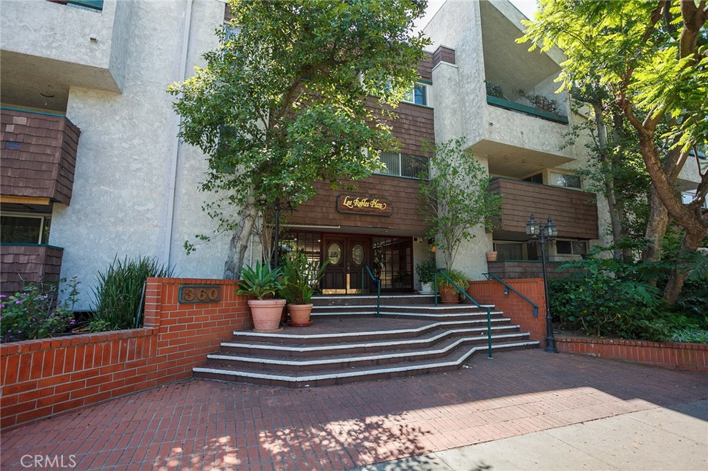 Step into a thoughtfully updated 927 SF ground-level condo featuring a bright open-concept layout that seamlessly blends the living, dining, and kitchen areas. The remodeled kitchen is the heart of the home, showcasing quartz countertops, new cabinetry, stainless steel appliances, and a built-in dishwasher—perfect for everyday living and entertaining.
The spacious living and dining areas are enhanced with new laminate flooring, recessed lighting, and ductless A/C & heat for modern comfort. Sliding glass doors lead to a private patio with views of the complex’s central courtyard, currently undergoing a complete renovation.
Both bedrooms are en-suites with updated bathrooms—one with a soaking tub, the other with a walk-in shower and custom tile work. Walk-in and mirrored closets provide ample storage.
Community amenities include a pool, spa, on-site laundry, and assigned parking. Located minutes from Old Town Pasadena, the Playhouse District, South Lake Avenue, and major transit. A move-in ready home in a vibrant, walkable neighborhood.
