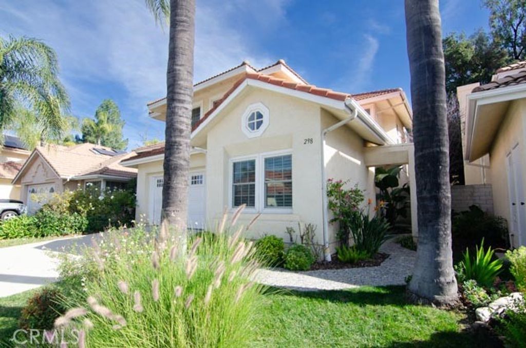 Photo of 298 Saint Thomas Dr, Oak Park, CA 91377 (MLS # SR26011296)