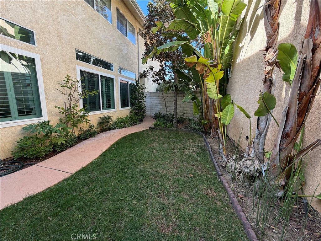 Photo of 298 Saint Thomas Dr, Oak Park, CA 91377 (MLS # SR26011296)