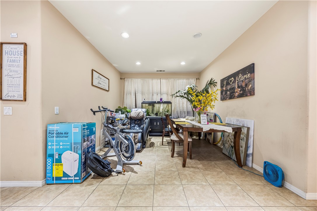 3317 Banyon Circle