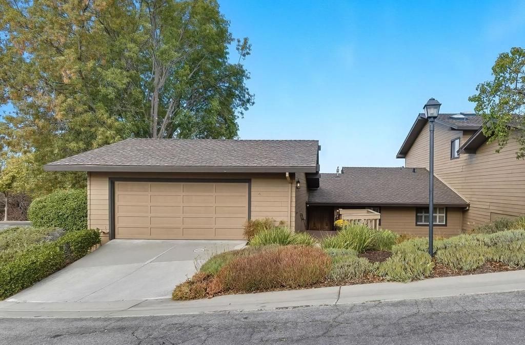 Photo of 4 Oliver Court, Menlo Park, CA 94025 (MLS # ML82023687)