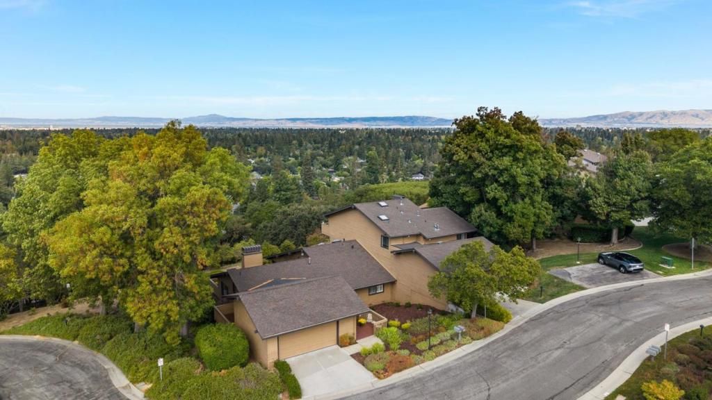 Photo of 4 Oliver Court, Menlo Park, CA 94025 (MLS # ML82023687)
