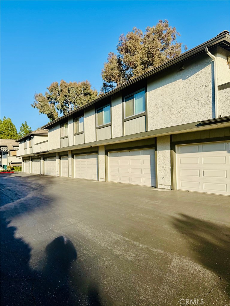 1340 E Hillcrest 10