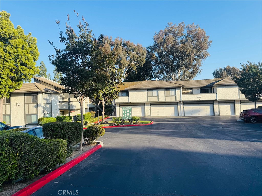 1340 E Hillcrest 10