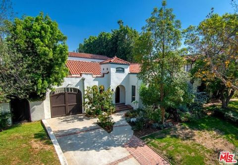 Photo of 552 Wilcox Avenue, Los Angeles, CA 90004 (MLS # 26834931)