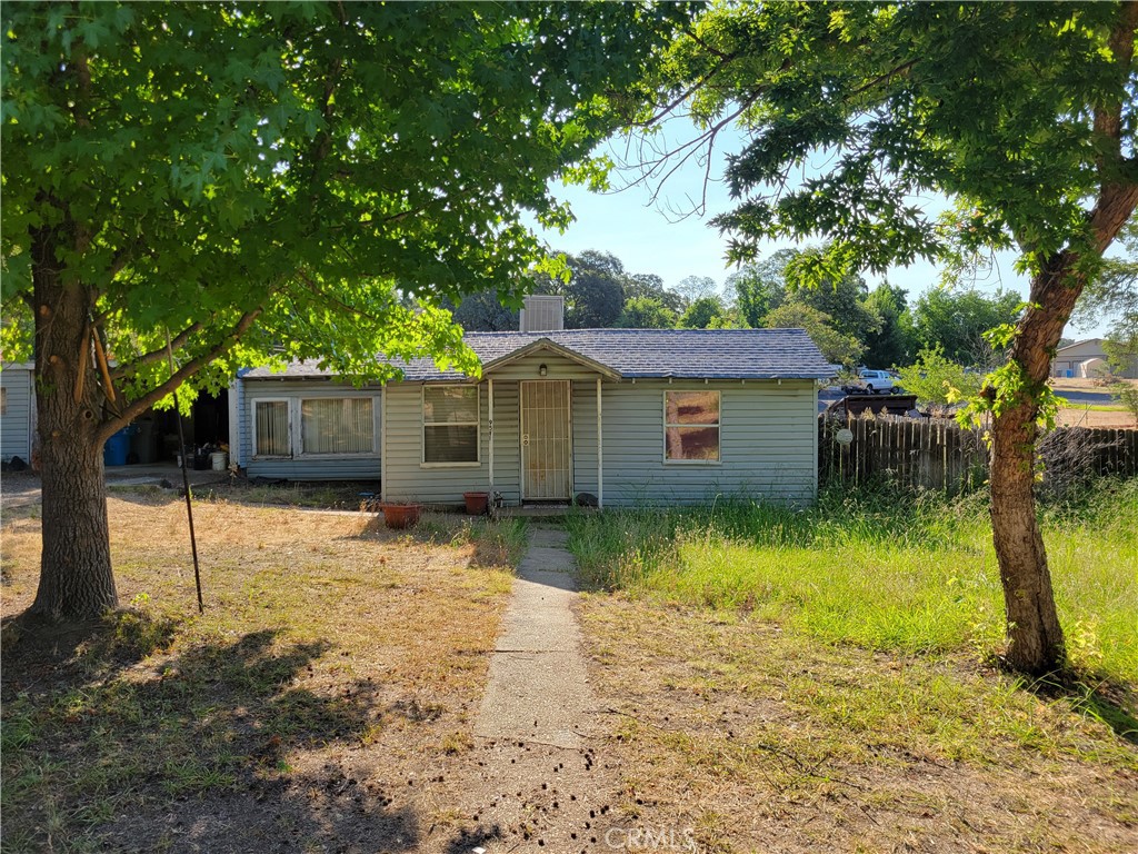 Endless Potential, Value in the land – Bring Your Vision!
This 2-bedroom, 1-bath home sits on a spacious 1.5-acre lot, offering an incredible opportunity for the right buyer. While the home requires major renovation, the property itself is a blank canvas with room to grow. Whether you're an investor, contractor, or buyer looking to create your dream home from the ground up, this is your chance to make it happen.
With ample space for an ADU, a garden, workshop, or even recreational use, the possibilities are wide open. Mature trees provide a peaceful, country-like setting, and there’s plenty of room for expansion.
If you're not afraid of a project and see the beauty in potential, this one’s for you. Fix it up, build it out, and make it yours.