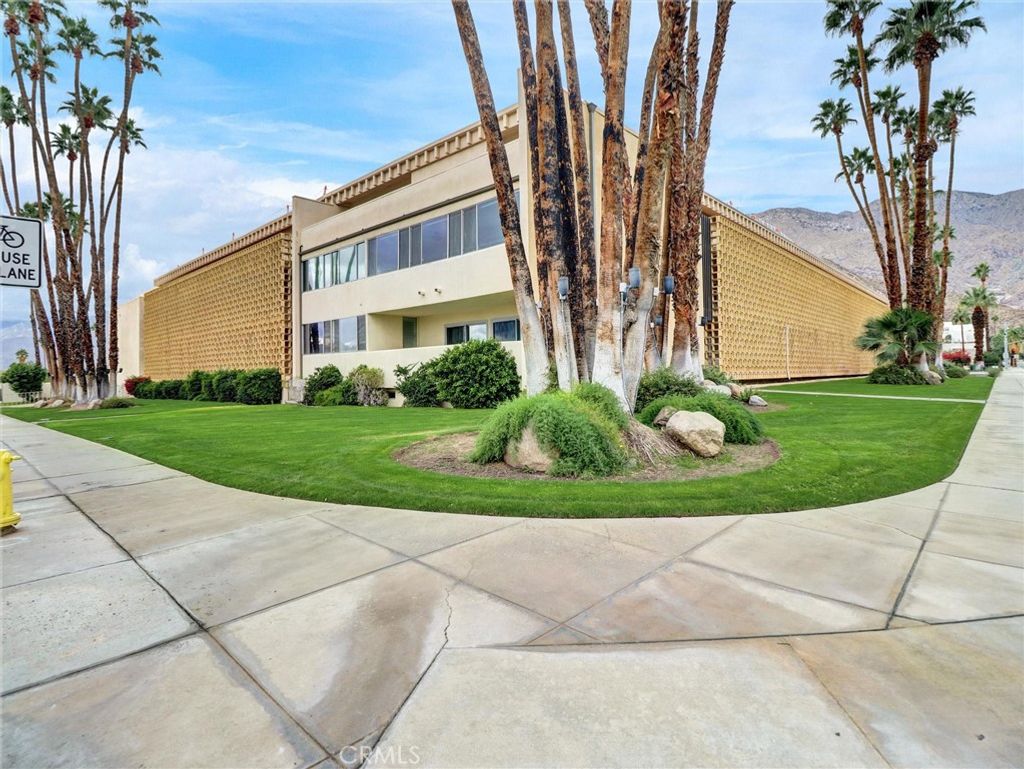 Photo of 277 E Alejo Road #214, Palm Springs, CA 92262 (MLS # PW25261918)