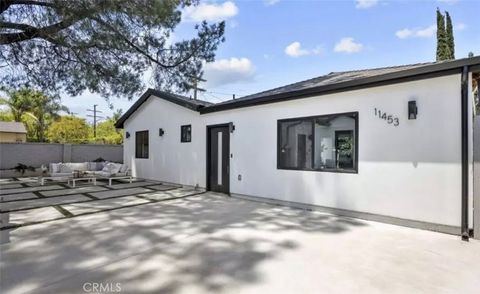 Photo of 11453 Calvert St, North Hollywood, CA 91606 (MLS # GD25246789) Photo of 11453 Calvert St, North Hollywood, CA 91606 (MLS # GD25246789)