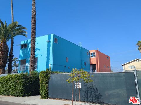Photo of 915 Broadway Street #Unit 2, Venice, CA 90291 (MLS # 25619389)