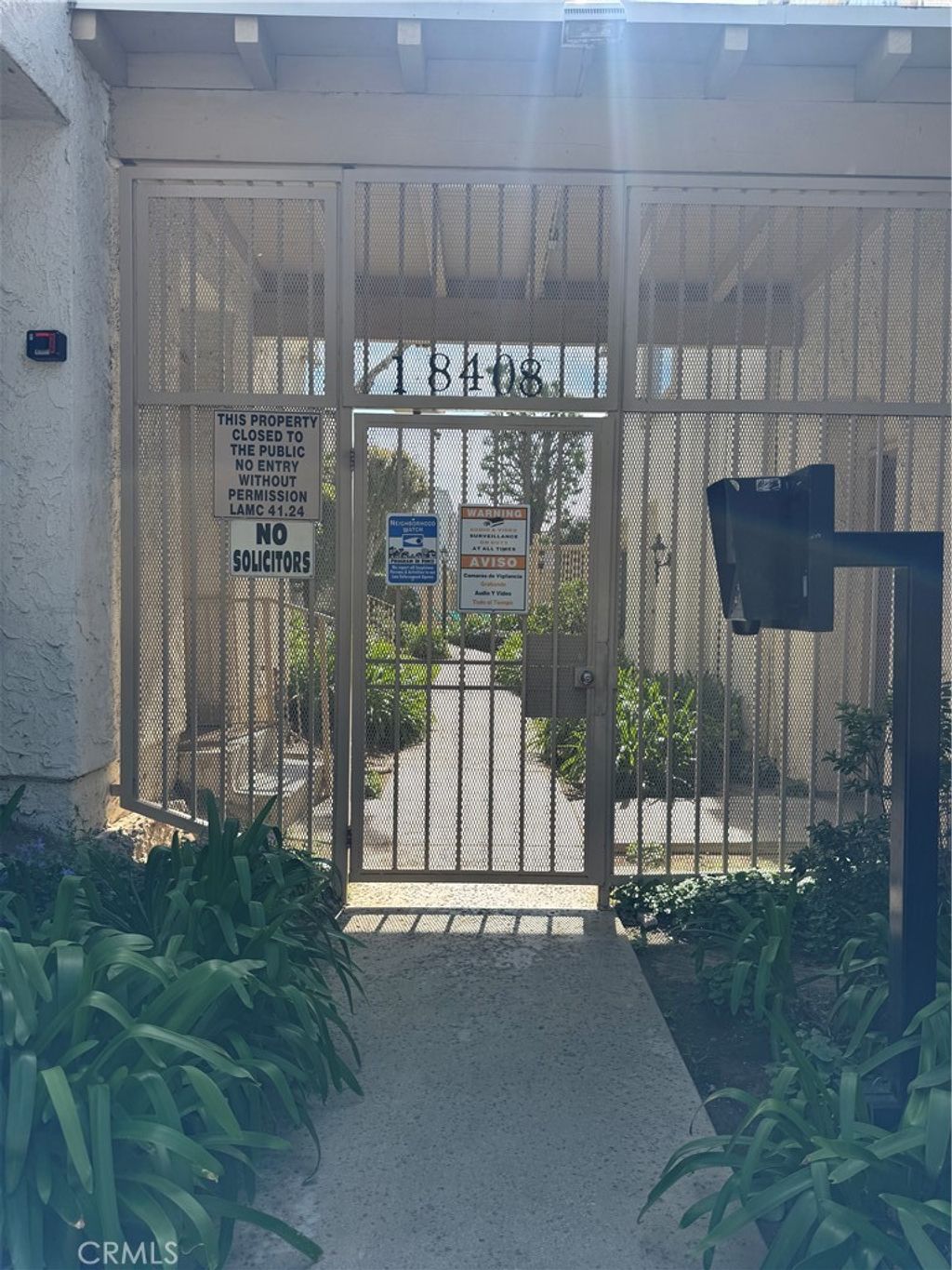 Photo of 18408 Hatteras St #13, Tarzana, CA 91356 (MLS # SR26040784)