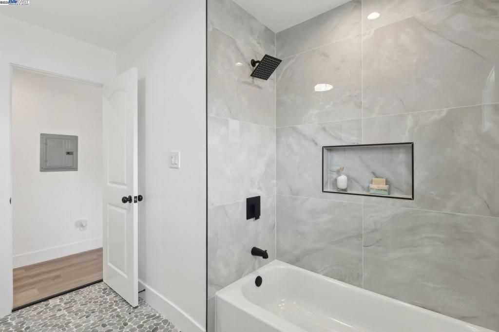 listing image 130728159932386268426