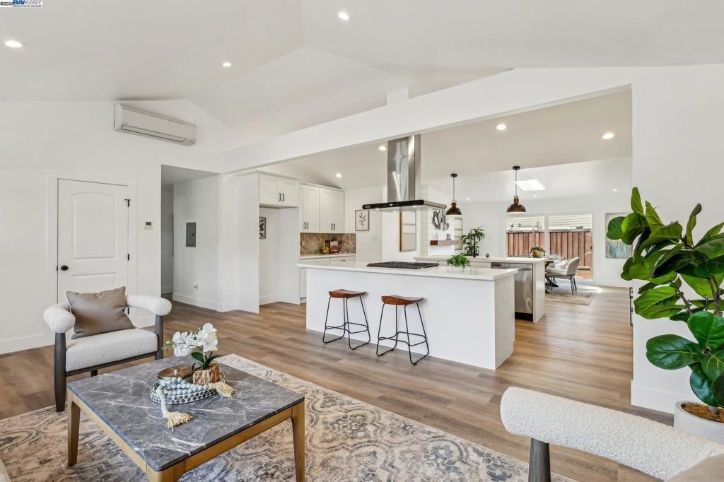 listing image 130721405514189158082