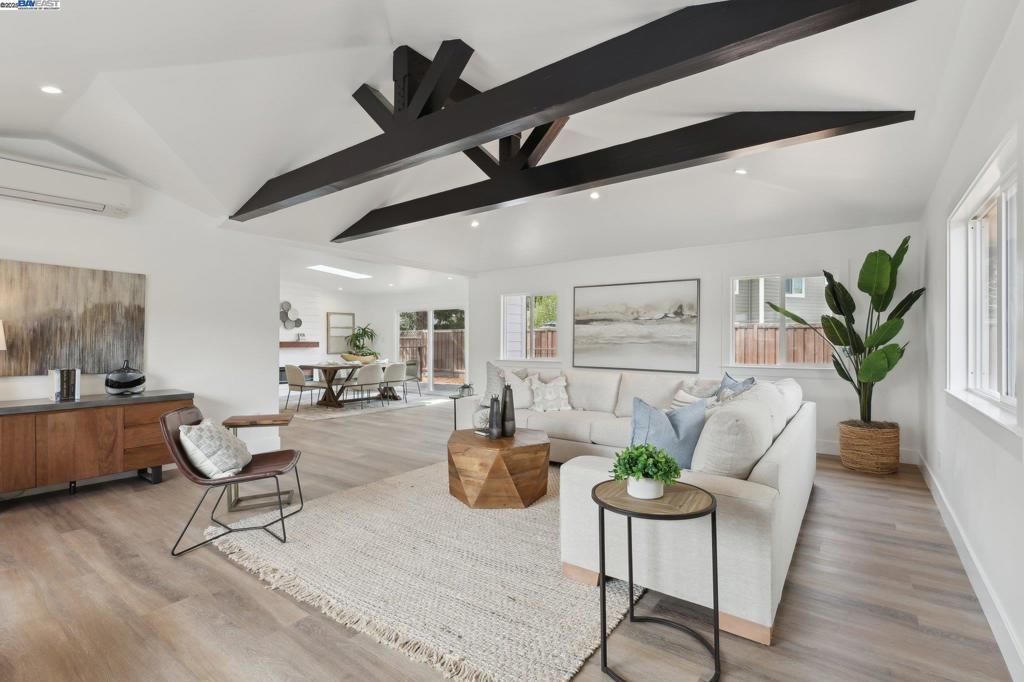 listing image 130729292891942218040