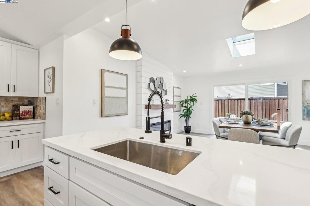 listing image 130725948666749163679