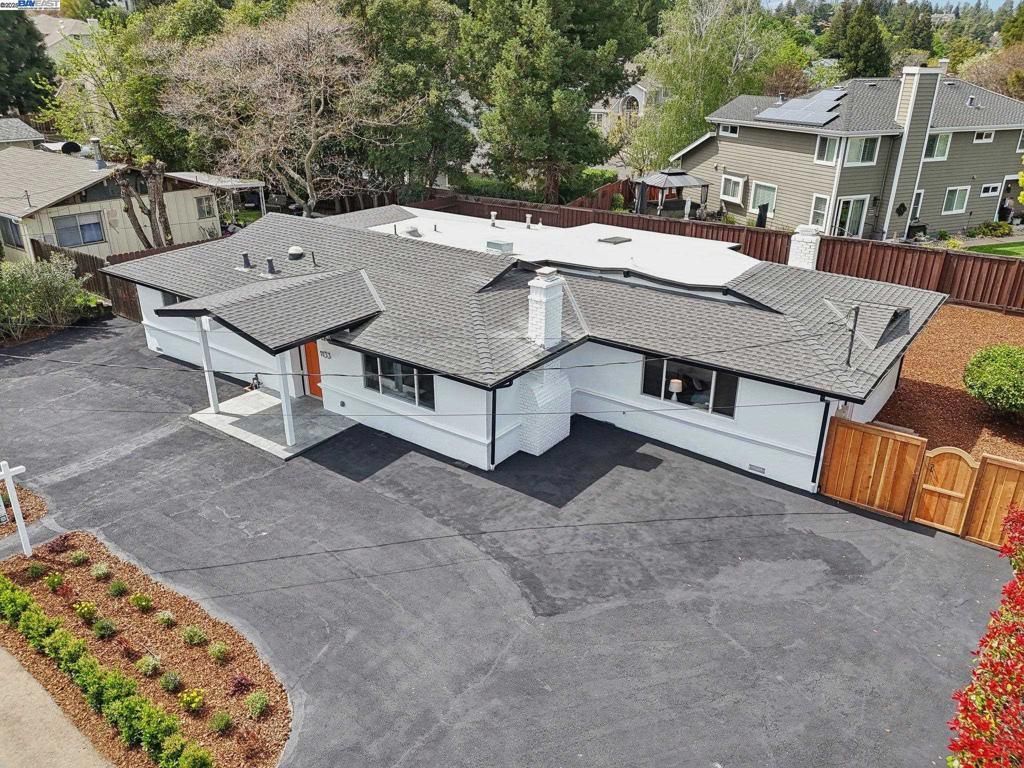 listing image 130722421935418226386