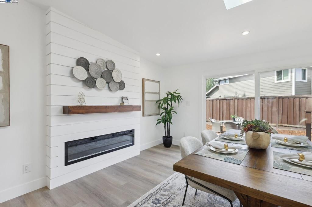 listing image 130722796505772402529