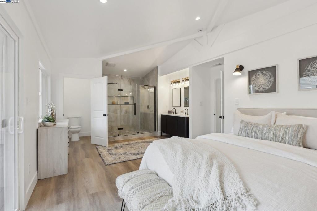 listing image 130729690165361206402