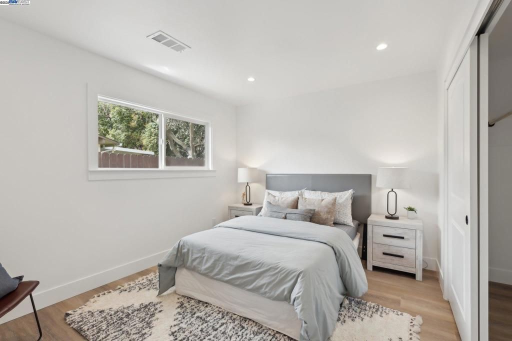 listing image 130720647145813298606