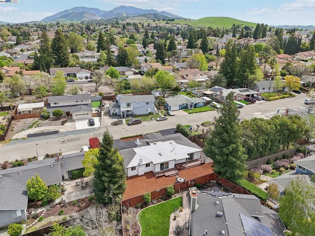 listing image 130724563930235216908