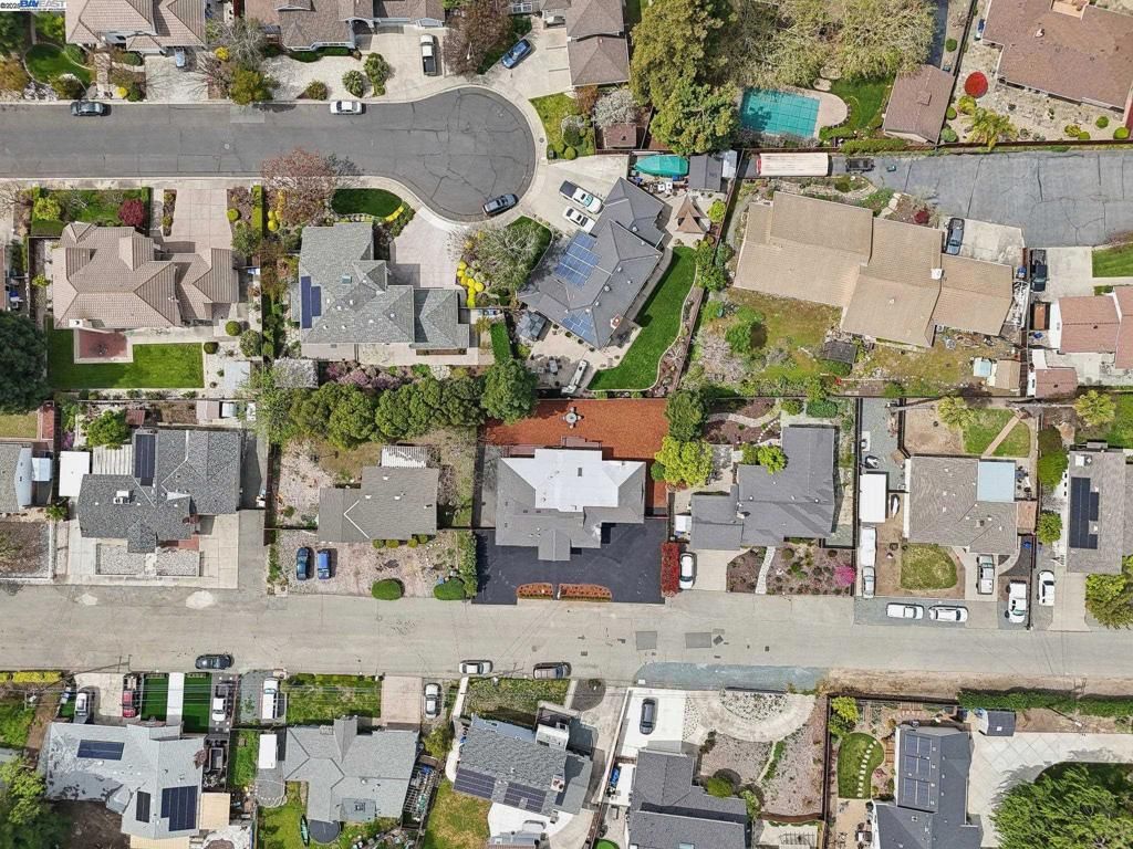 listing image 130722238315018294850