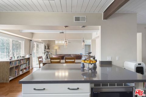 Photo of 2260 Los Amigos Street, La Canada Flintridge, CA 91011 (MLS # 25621969)