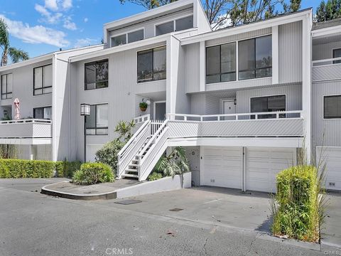 Photo of 9 Robon Ct CT #9, Newport Beach, CA 92663 (MLS # NP26105220)