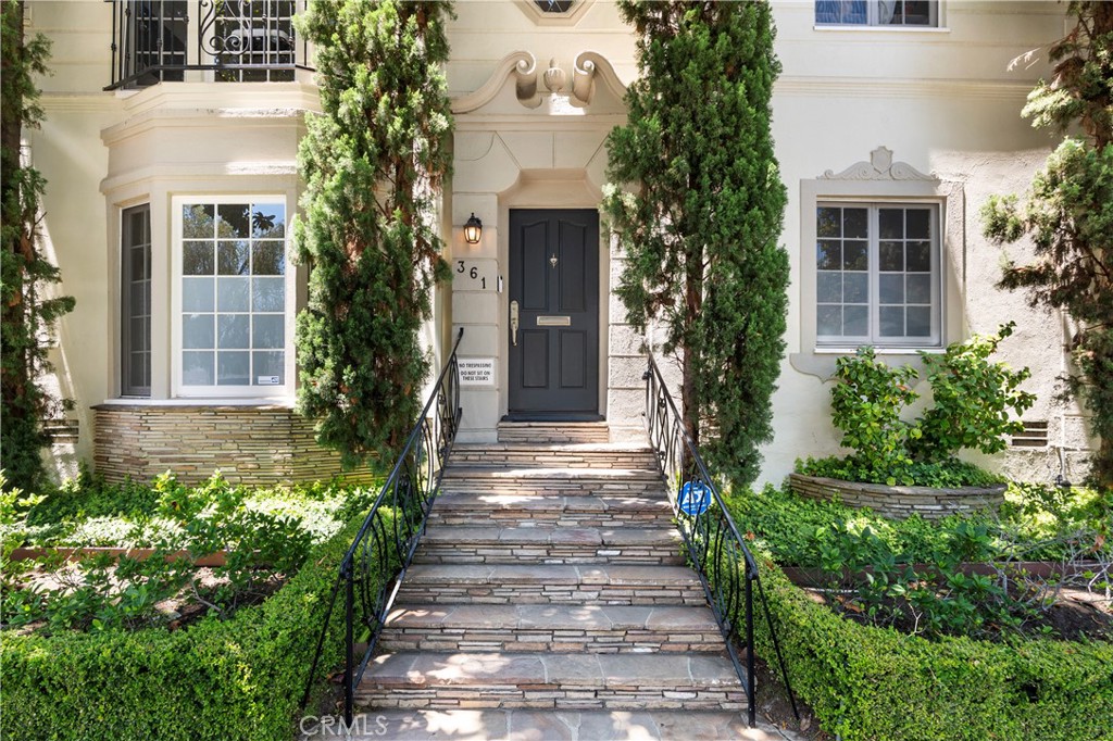 Experience sophisticated living in the heart of Beverly Hills with this beautifully appointed condo, offering the perfect blend of luxury, privacy, and location. Nestled in a desirable neighborhood just minutes from Rodeo Drive, world-class dining, and top-rated schools, this residence is ideal for professionals, downsizers, or those seeking a refined pied-à-terre. With elegant hardwood flooring, contemporary touches, and timeless architectural charm, this home is move-in ready and offers a truly elevated lifestyle in one of L.A.’s most iconic neighborhoods.
