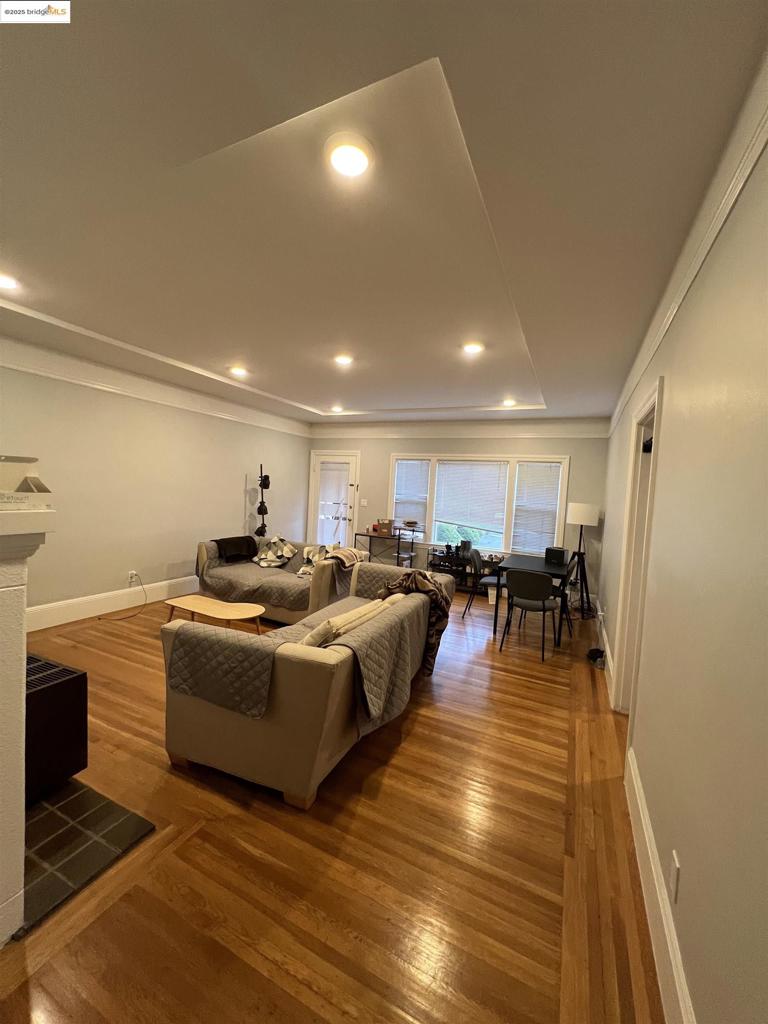 A spacious 3BR, 2BA upper-level unit near UC Berkeley, offering an exceptional layout and abundant natural light. Features include refinished oak hardwood floors, a large living room with recessed lighting, elegant ceiling accents, and a decorative fireplace. The updated kitchen provides ample storage, while two fully remodeled bathrooms and a private tankless water heater ensure comfort. Ideally located near the Gourmet Ghetto, BART, farmers market, shops, cafés, and restaurants—this home blends academic focus with vibrant city living.