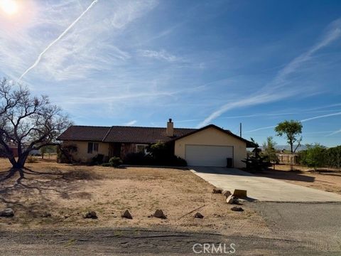 Photo of 15155 Apache Rd, Apple Valley, CA 92307 (MLS # HD26065665)