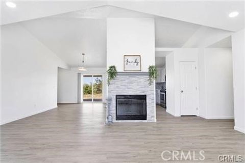 8951 Grapefruit Ave Hesperia CA 92345