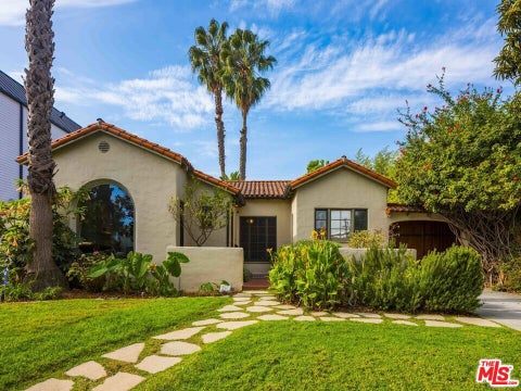 Photo of 445 N Sweetzer Avenue, Los Angeles, CA 90048 (MLS # 26993765)