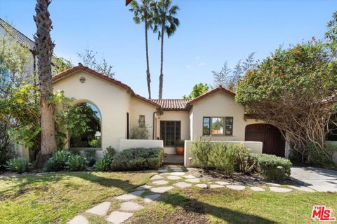 Photo of 445 N Sweetzer Avenue, Los Angeles, CA 90048 (MLS # 26993765)