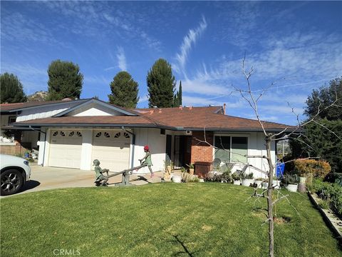 Photo of 19335 Oak Crossing Road, Newhall, CA 91321 (MLS # CV25270239)