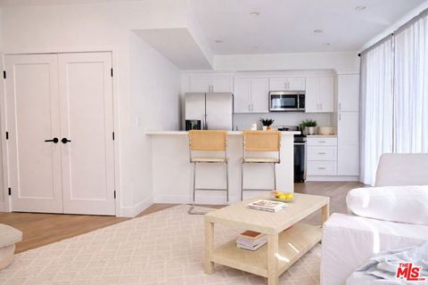 Photo of 842 11th St St #4B, Santa Monica, CA 90403 (MLS # 26663849)