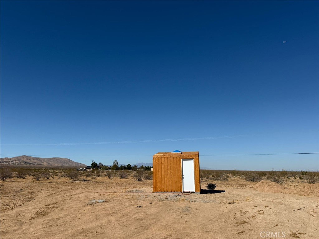 SPACIOUS 4.58-ACRE VACANT LOT IN APPLE VALLEY, FEATURING A NEWER 420-FOOT DEEP WATER WELL WITH PROTECTIVE WOODEN ENCLOSURE, CHAIN LINK FENCE AND A REGISTERED ADDRESS. IDEAL FOR CUSTOM HOME BUILDING OR OFF-GRID LIVING, WITH FLAT TERRAIN, STUNNING MOUNTAIN VIEWS, AND EXISTING BLUEPRINTS TO BUILD A HOME PROVIDED BY THE SELLER.