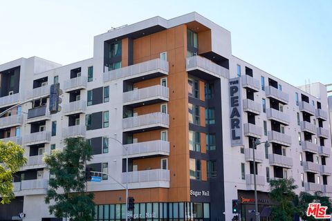 Photo of 687 S Hobart Boulevard #733, Los Angeles, CA 90005 (MLS # 26659087)