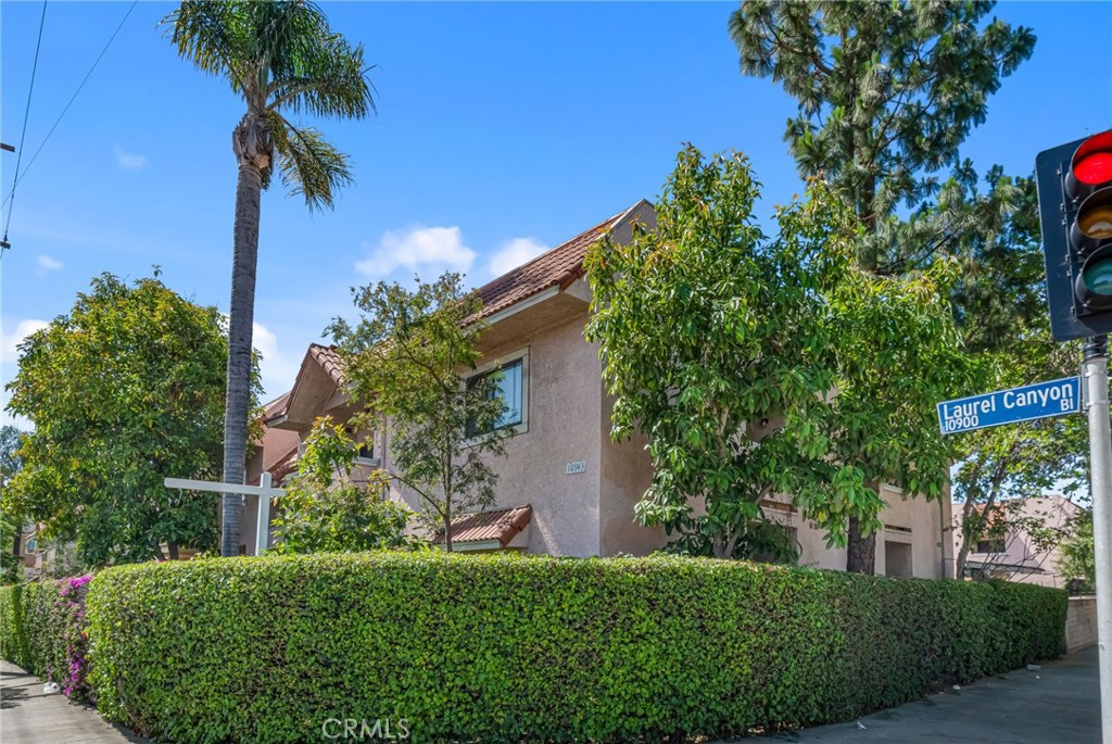 10943 Laurel Canyon B9