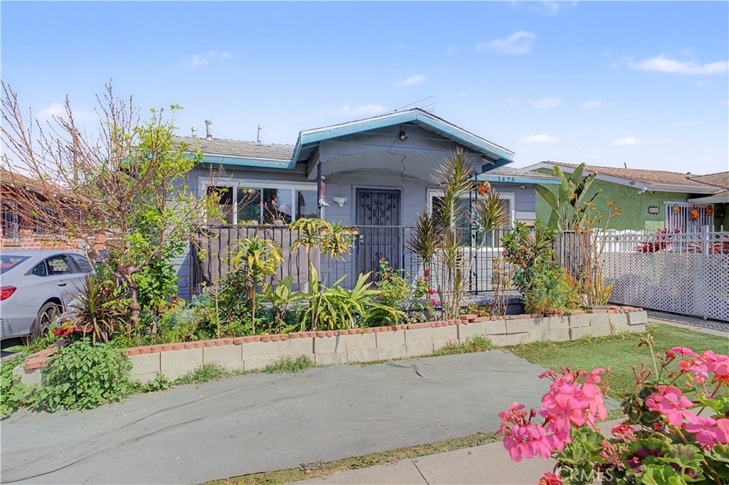 1425 W Gage Ave